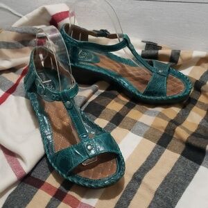 Ariat green low heel open toe ankle strap sandals size 7.5